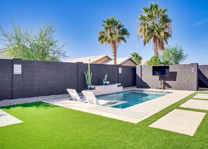 2 Mi To Stadium! Snowbird Haven W/ Pool Surprise