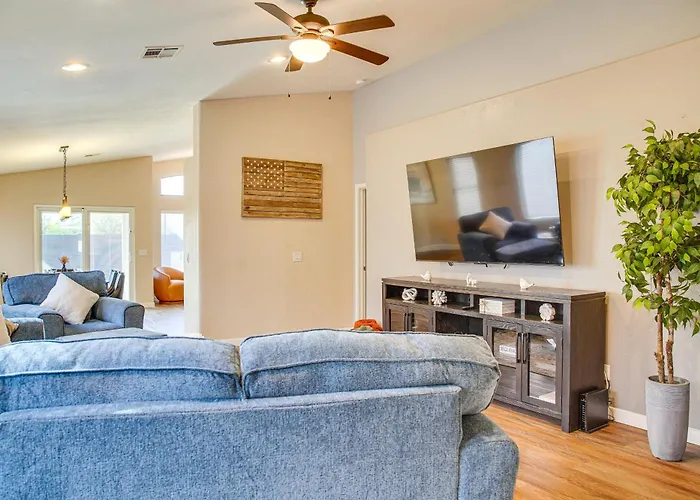 2 Mi To Stadium! Snowbird Haven W/ Pool Holiday home *