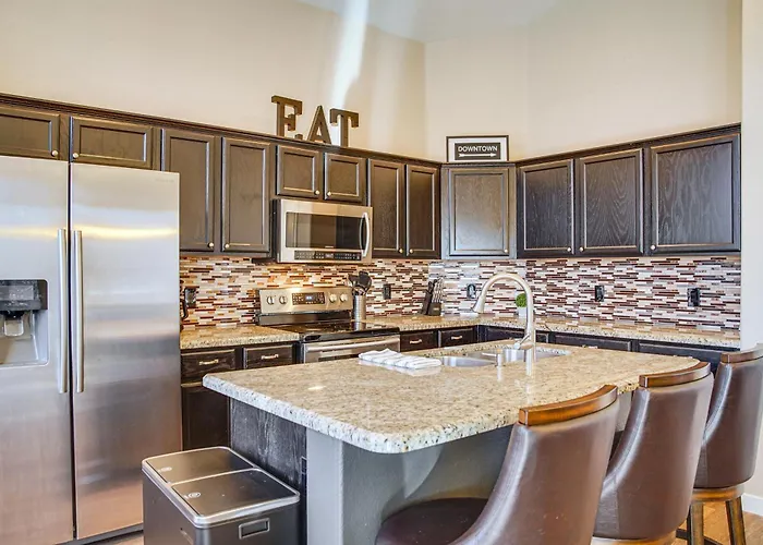 2 Mi To Stadium! Snowbird Haven W/ Pool Holiday home *