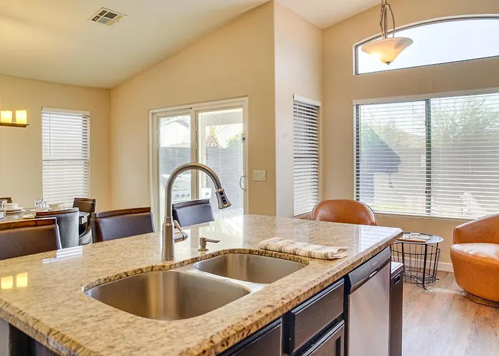 2 Mi To Stadium! Snowbird Haven W/ Pool Holiday home *