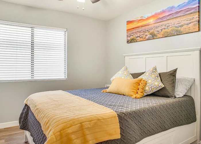 2 Mi To Stadium! Snowbird Haven W/ Pool * Surprise