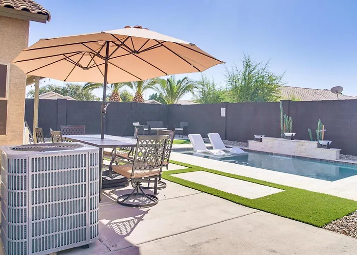 2 Mi To Stadium! Snowbird Haven W/ Pool Holiday home *